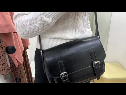 ❤️ Ommaviy onanizm yosh kaltak FeralBerry bir dildo bilan fitting xonasida ️❌ Anal videoda bizda ️❤
